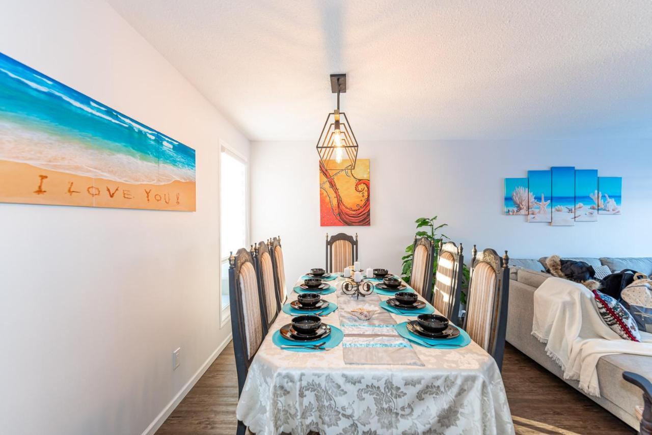 Southgate 5 Bedroom Vacation With Double Garage Holiday home Edmonton